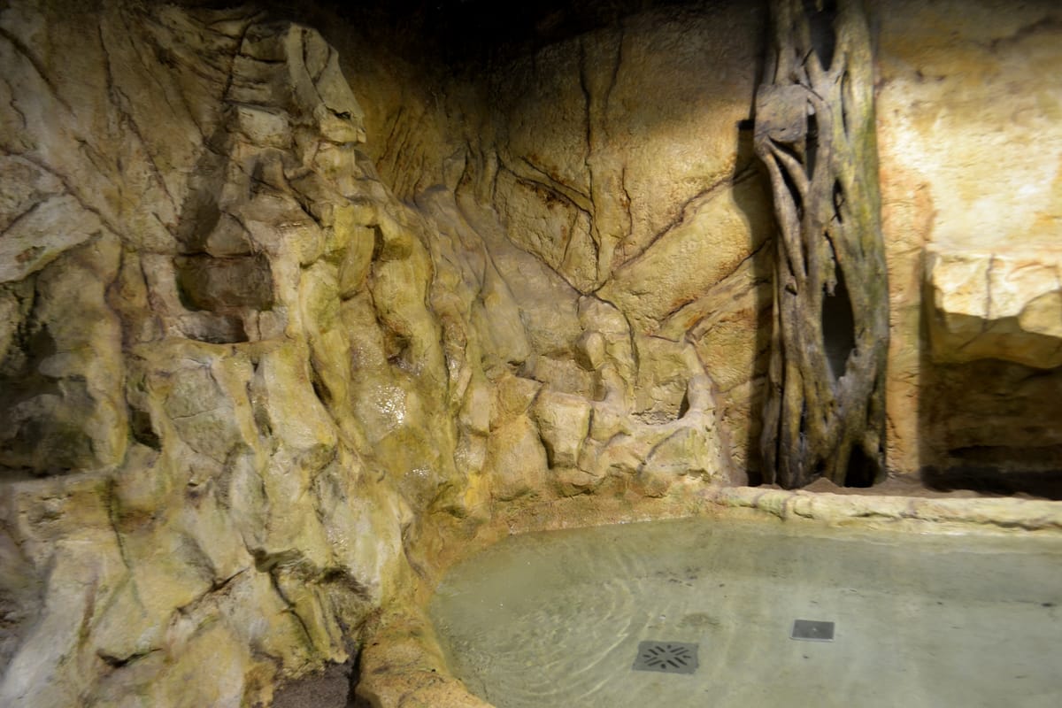 Detal sztucznej skały — realistyczna faktura piaskowca wykonana technologią ARTBETON